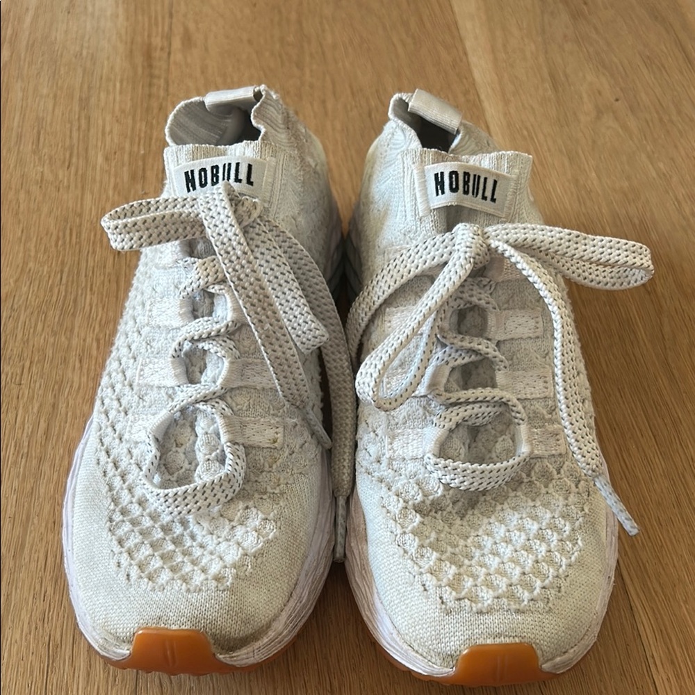 NOBULL White Sneakers with Breathable Mesh and Flexible Sole